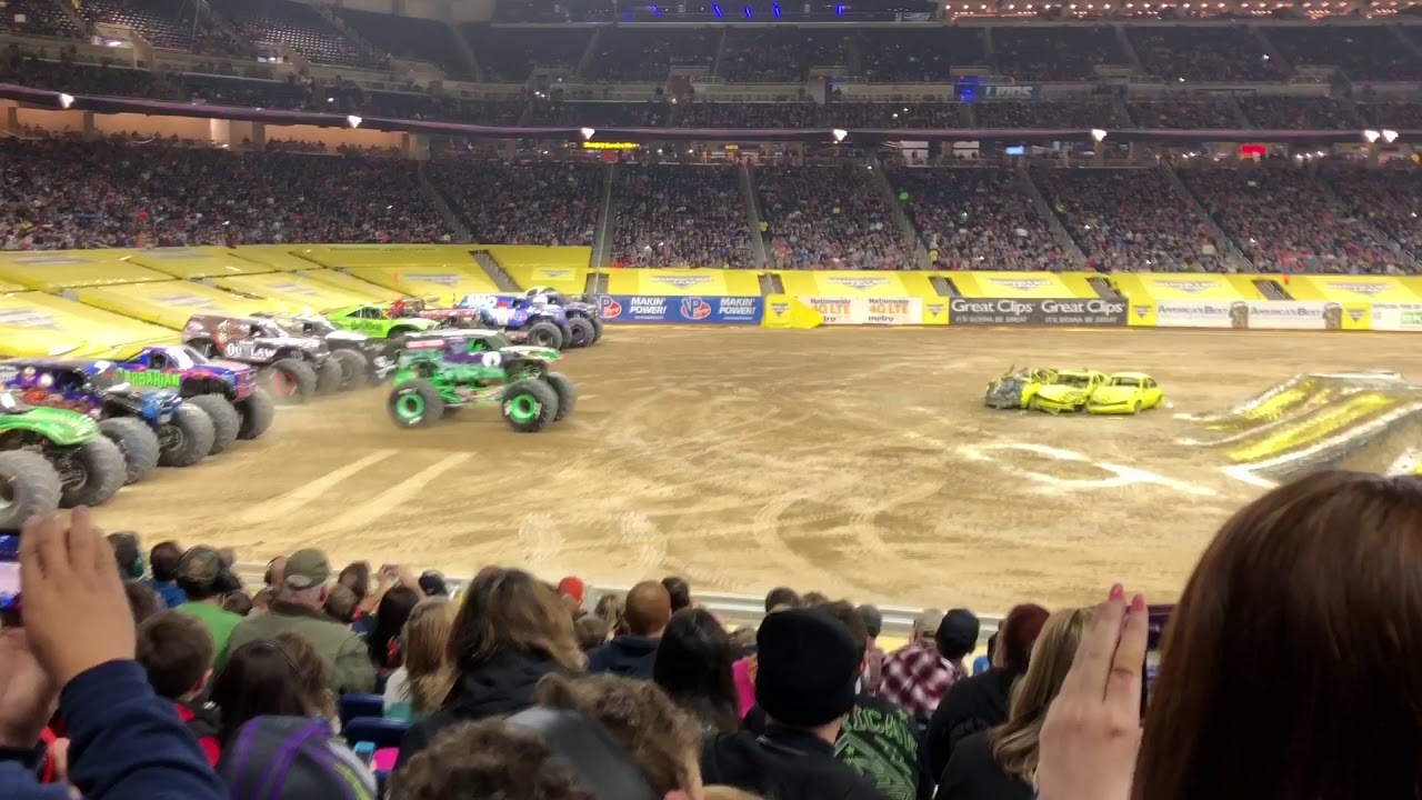 Grave Digger Detroit 2018 Ford Field Run and Crash 
