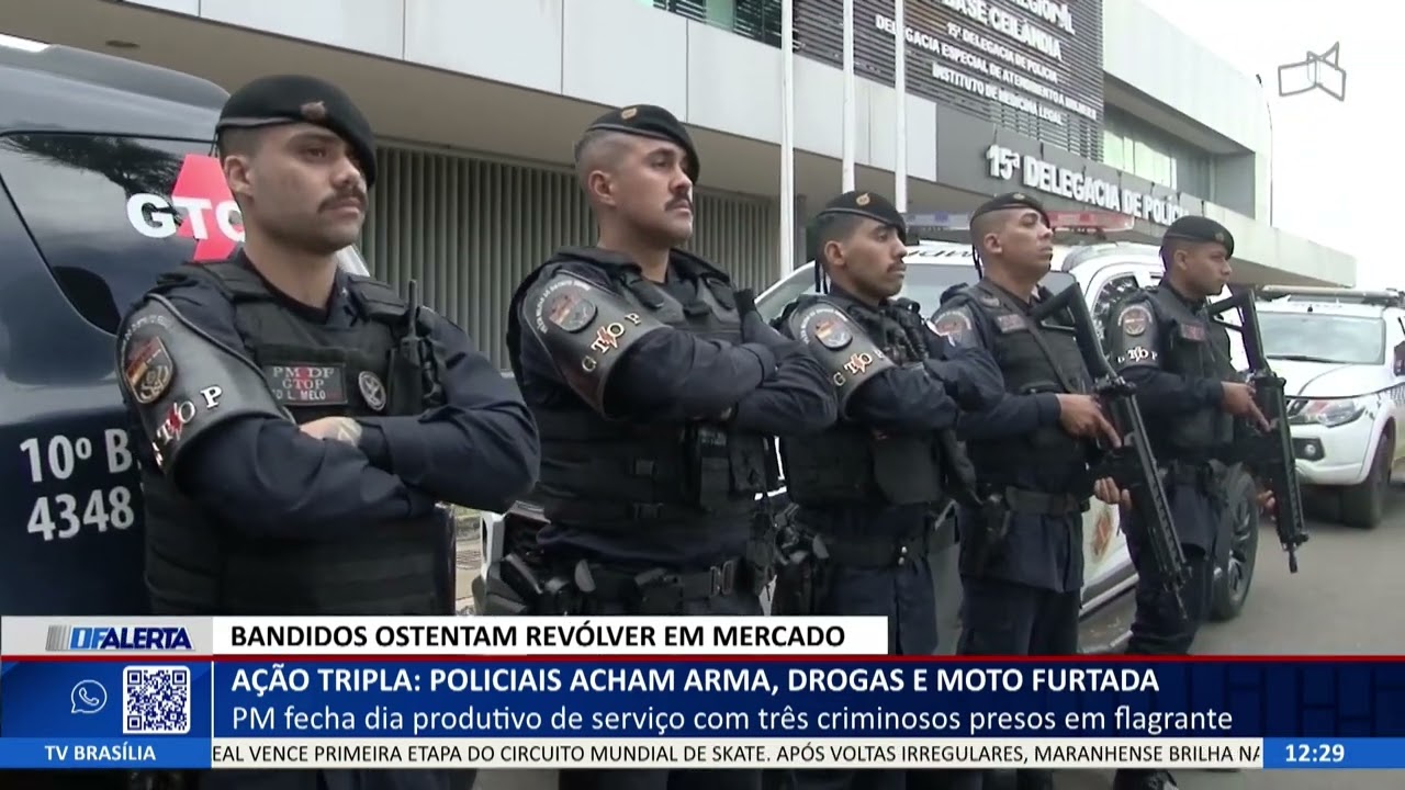DF ALERTA - Ação tripla: policiais acham arma, drogas e moto furtada