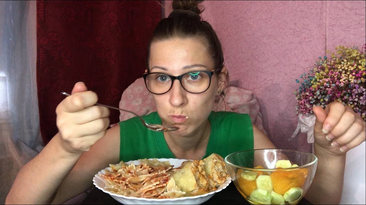 Перец фаршированый и макарошки с кетчуп майонез