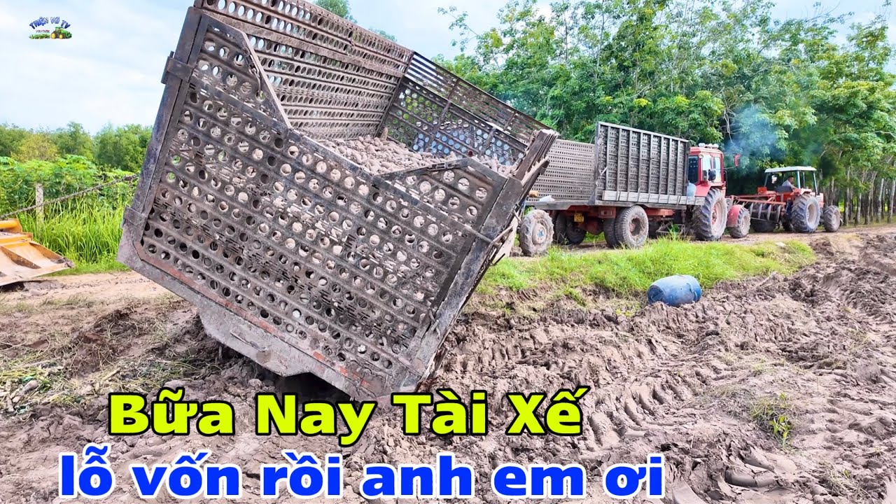 Tài xế không ngờ hôm nay gặp đám đất lún như thế này, bữa nay lỗ vốn luôn rồi 