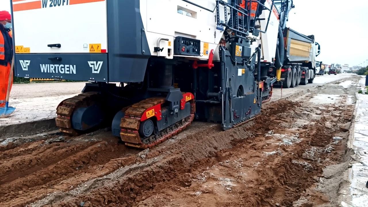 Viareggio, la maxi fresa in azione sulla storica Terrazza