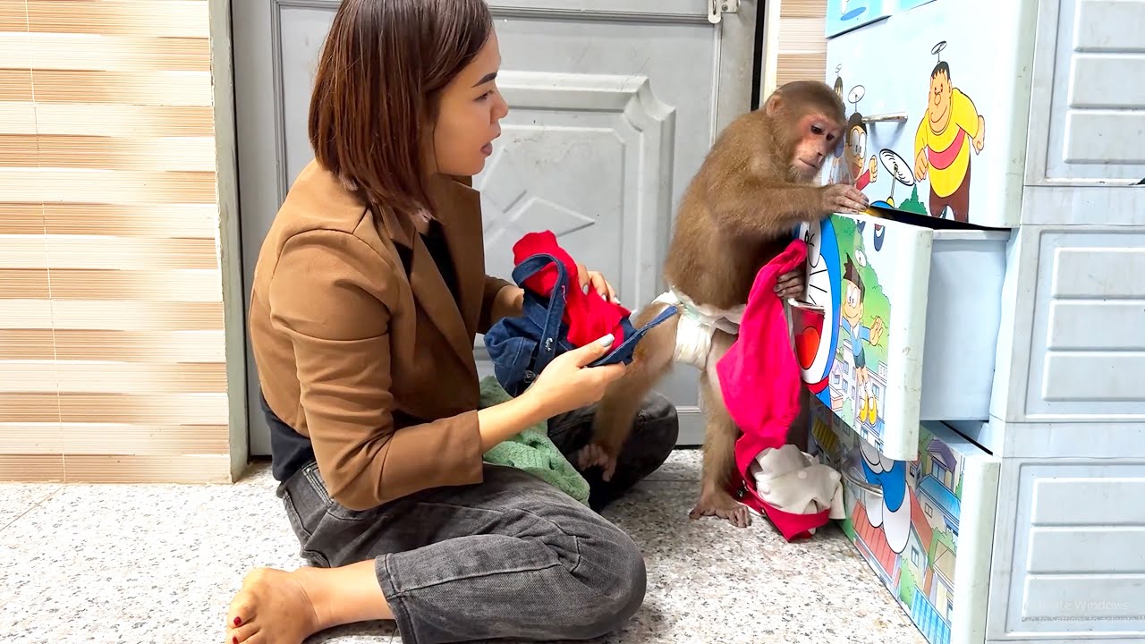CUTIS Shy Asks Mom to Give Him Bath and New Clothes