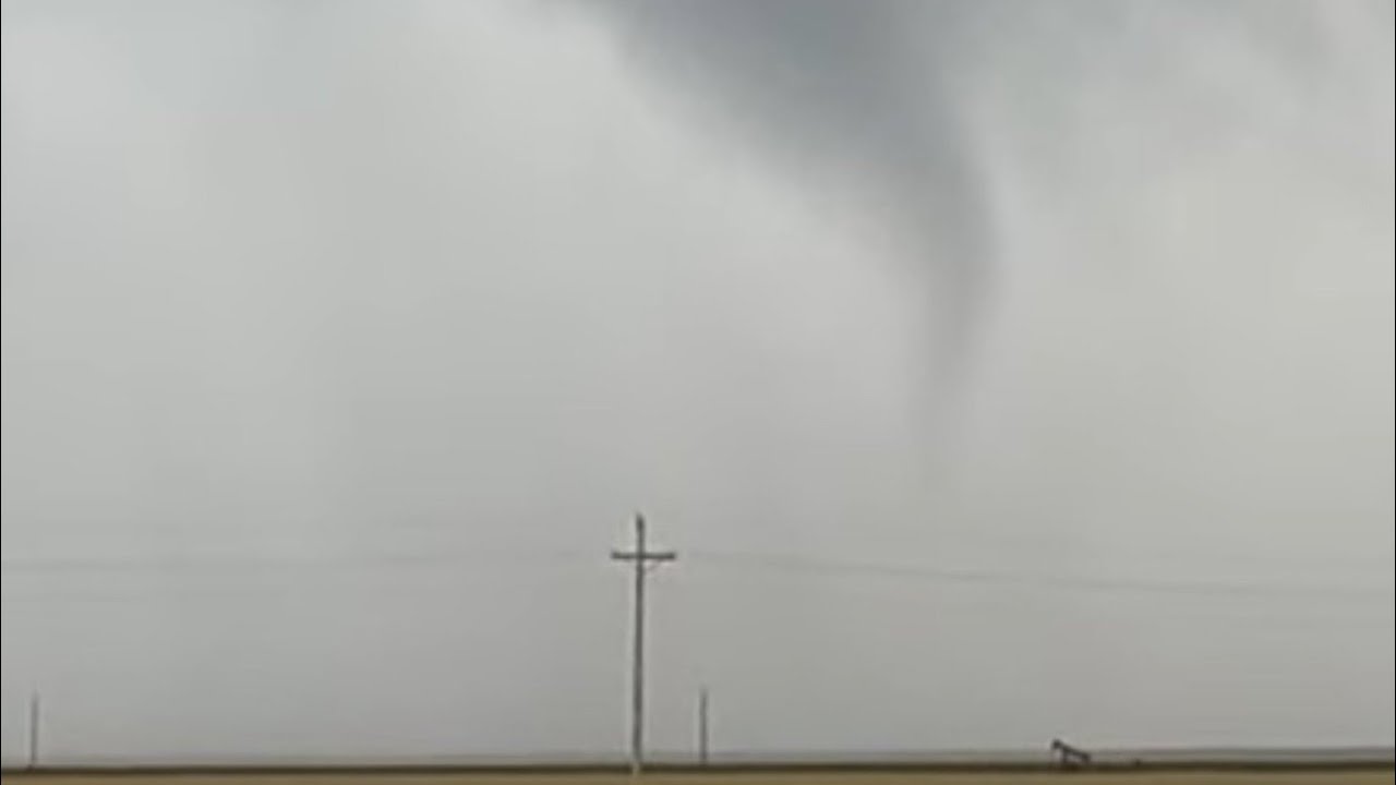 Live Storm Chase - South Kansas Tornado and Severe Weather Threat