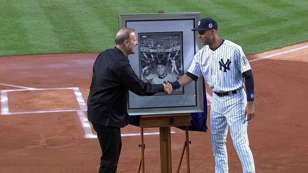 Jeter receives artwork from Fazzino