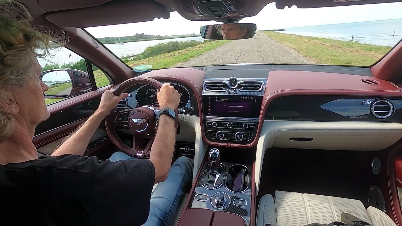 Bentley Bentayga Hybrid doing 0-100 km/h flatout