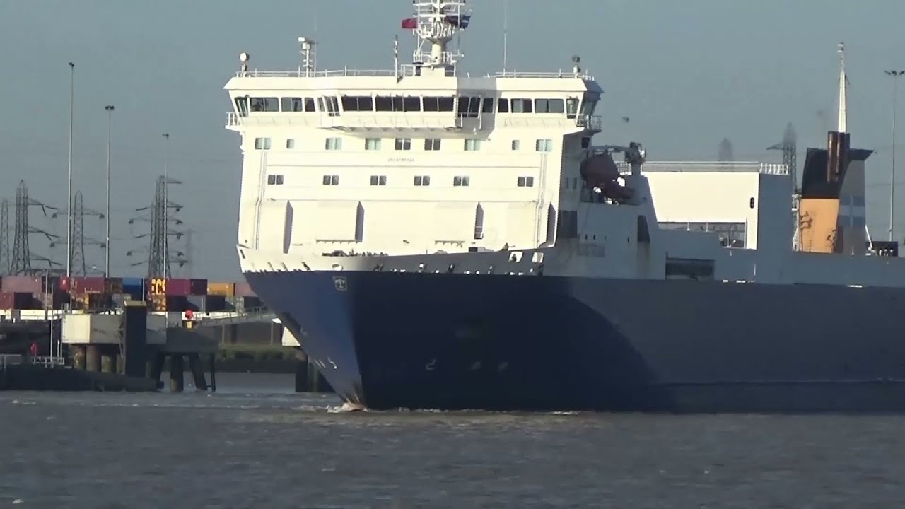 SHIP SPOTTING ON THE RIVER THAMES AT GRAVESEND AND TILBURY