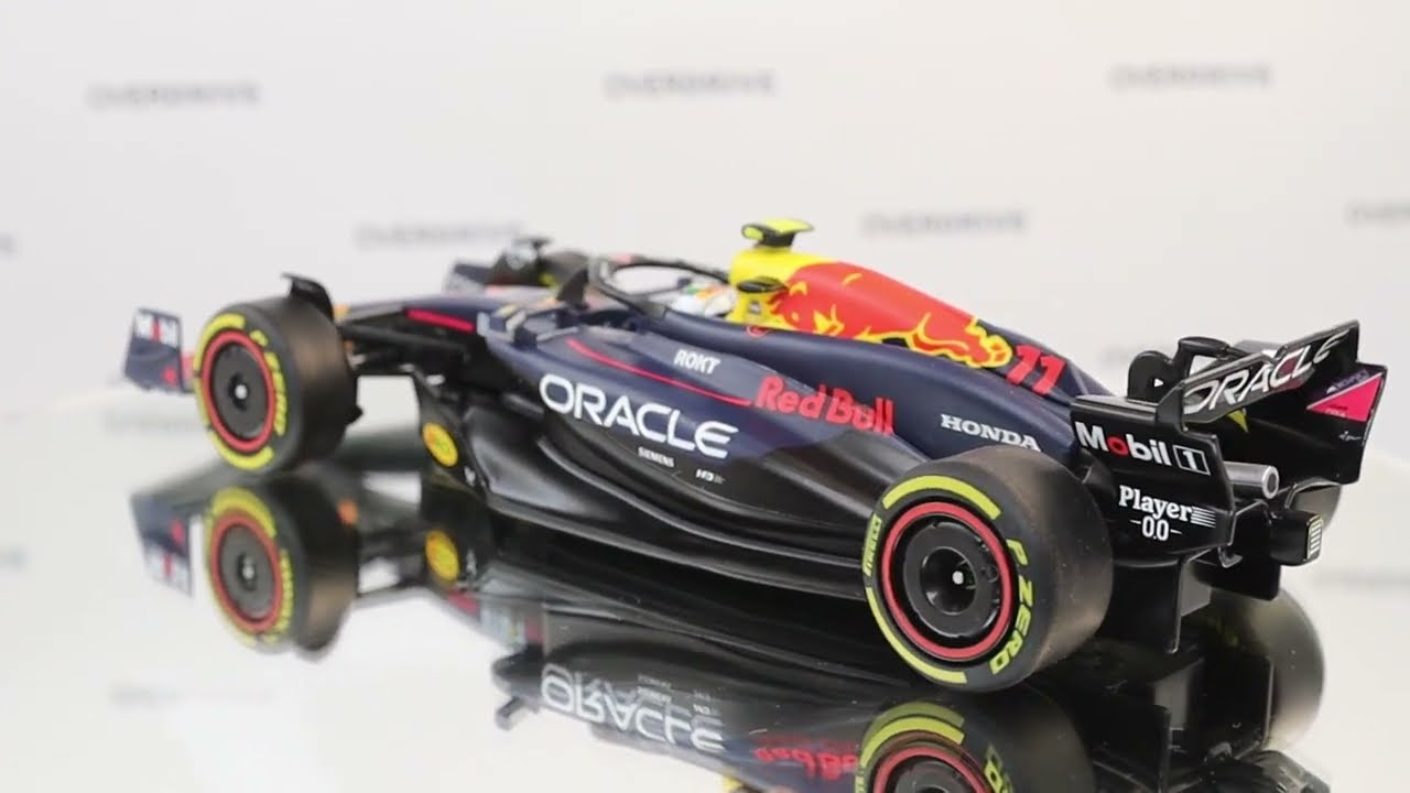 Carrera Digital 132 Red Bull Racing RB20 Perez #11 32047