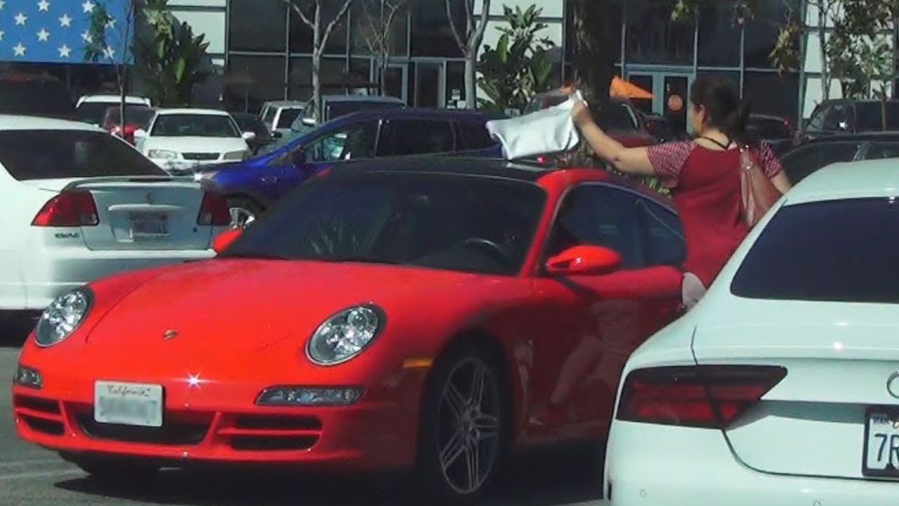 This Is What Happened When a Purse With Money Was Left Unattended
