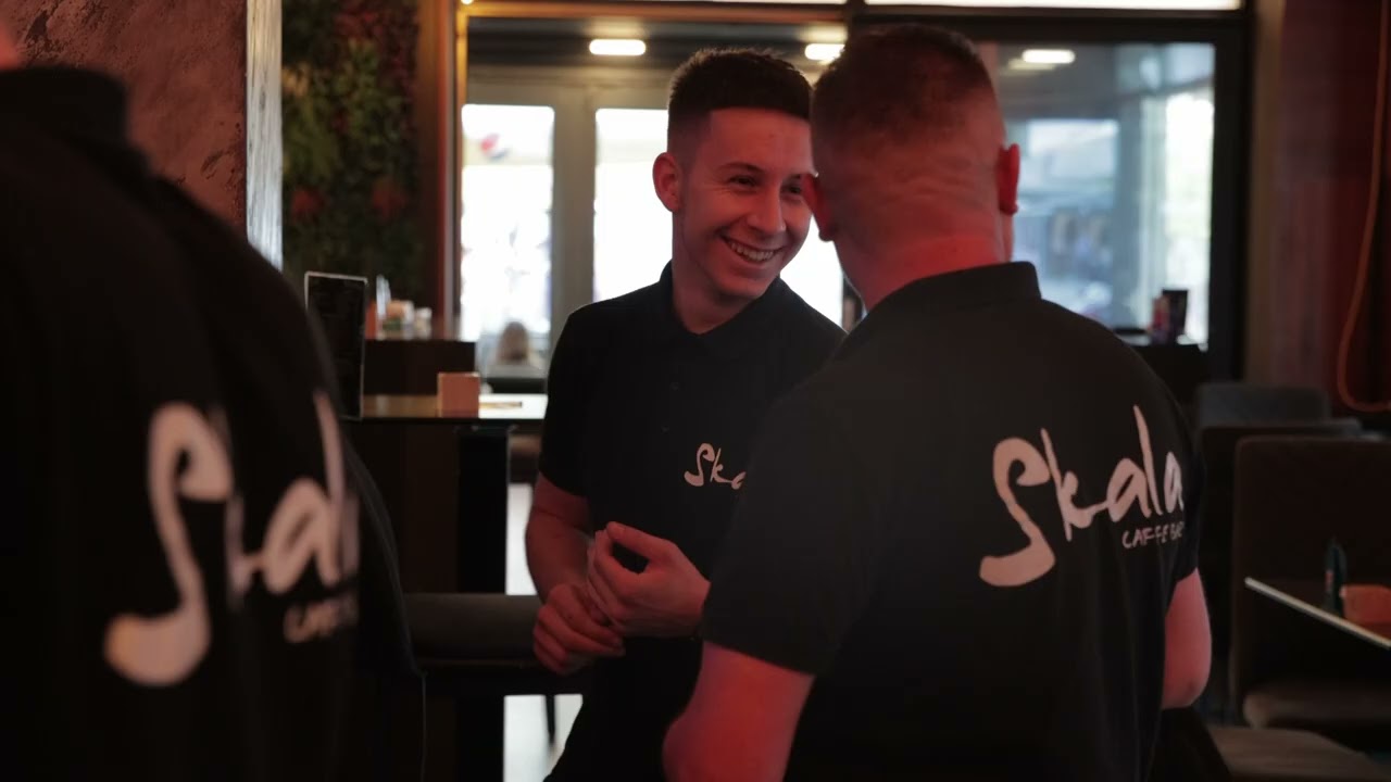 25 godina u istom kafiću: 