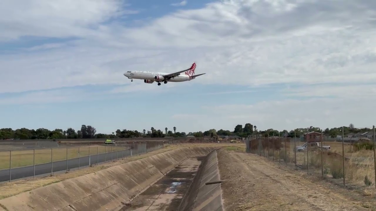 Patawolonga & Adelaide Airport 11 February 2026   United 787 9 N24979