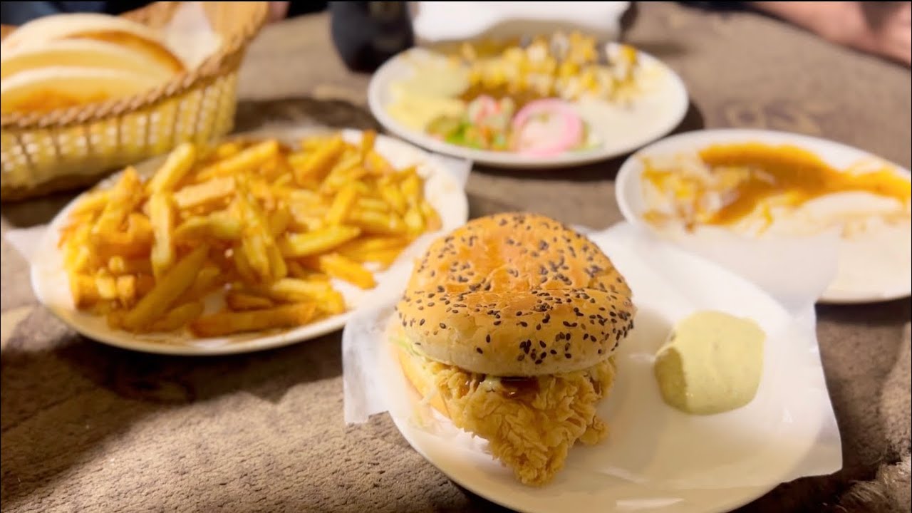 Hunter&rsquo;s Hut Qila Didar Singh || Food Vlog || UTW