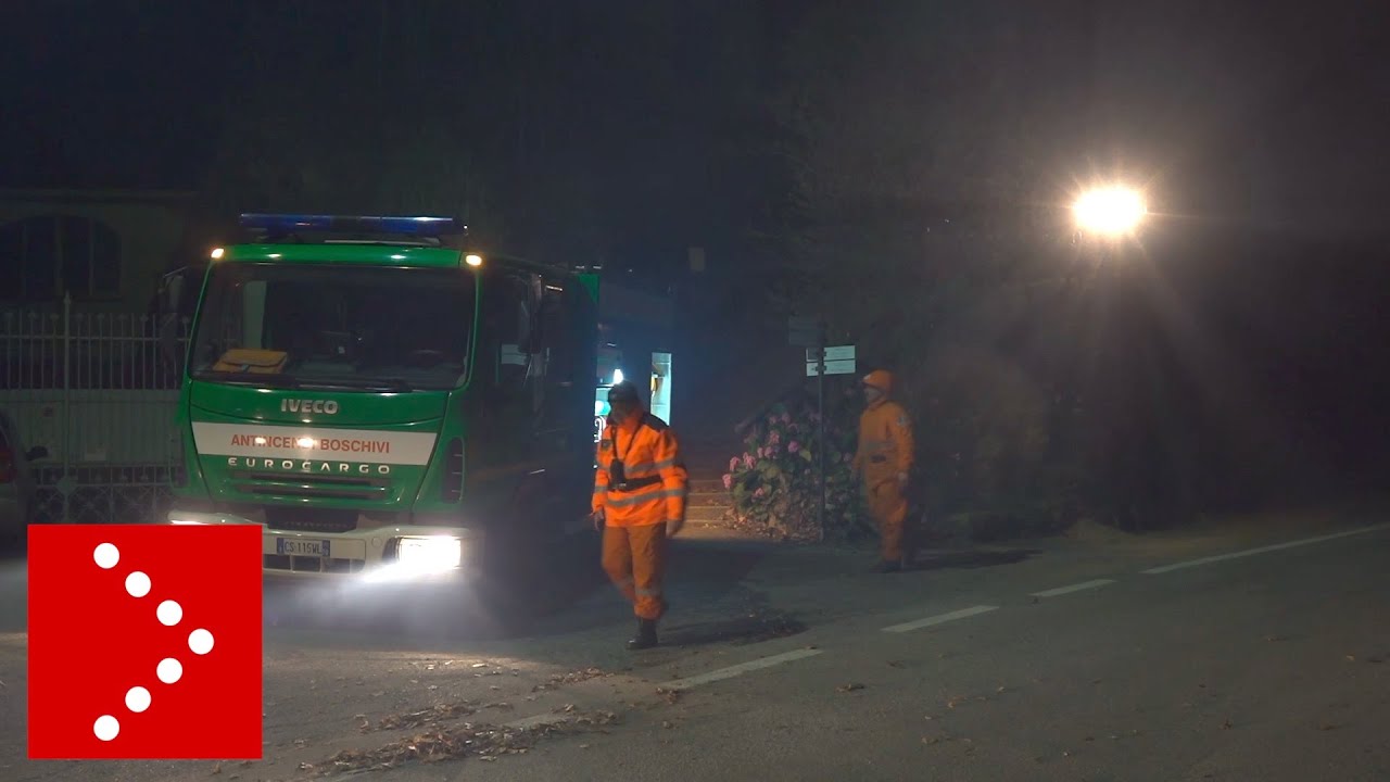 Incendi boschivi in Piemonte, mezzi antincendio a difesa del Santuario di Belmonte