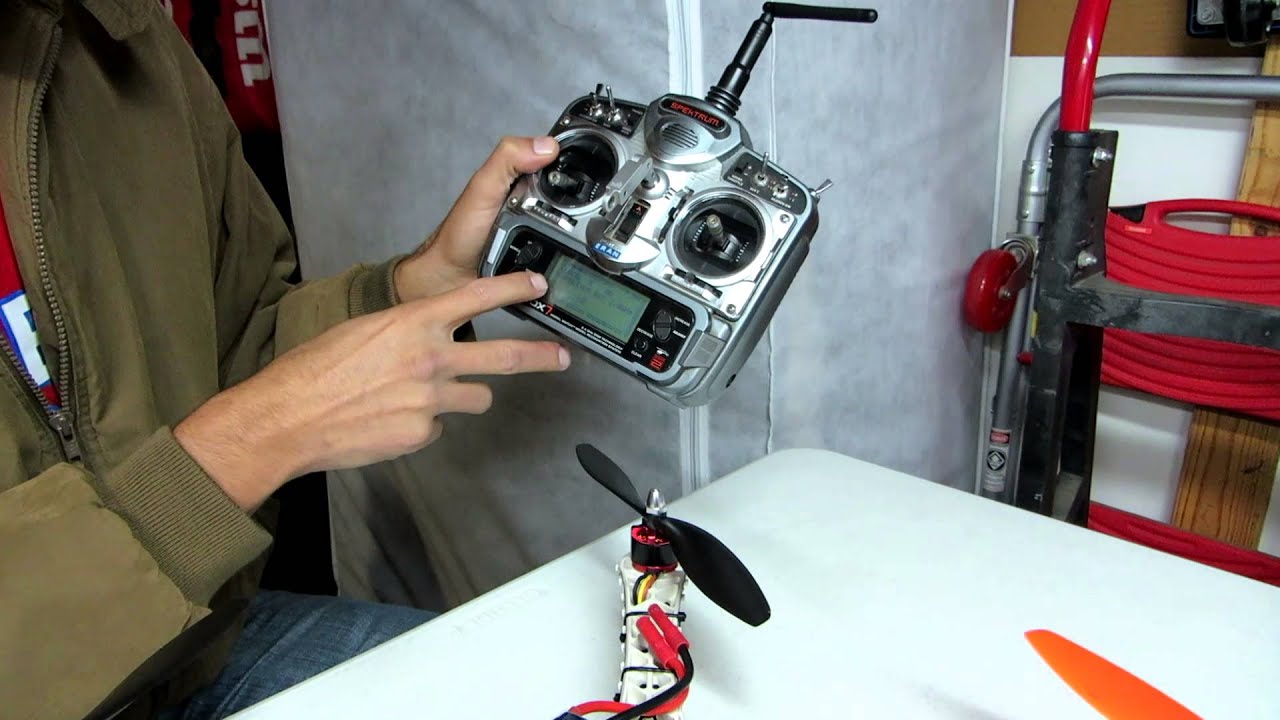 Антонио Лопес объясняет, как привязать AeroSky RC Quad-copter 4Ch