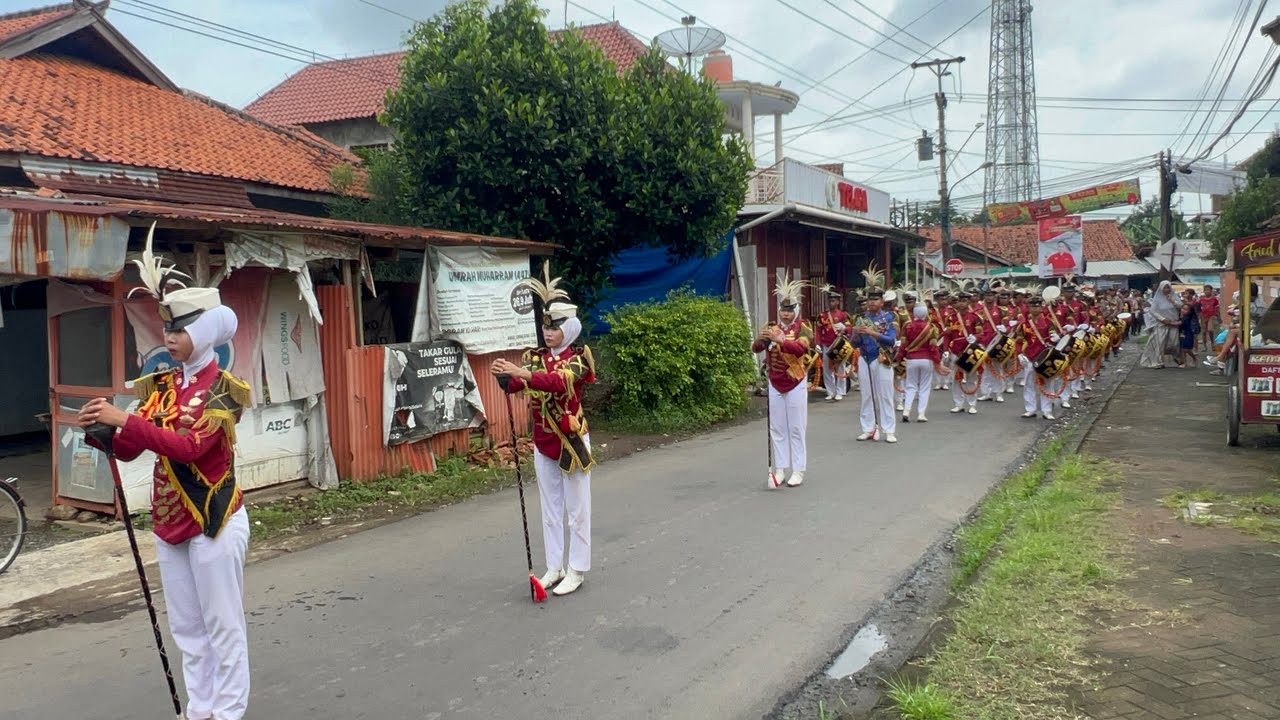 Skill Mayoret Drumband SUPM Batang di Depan Istana Wasis Dracik