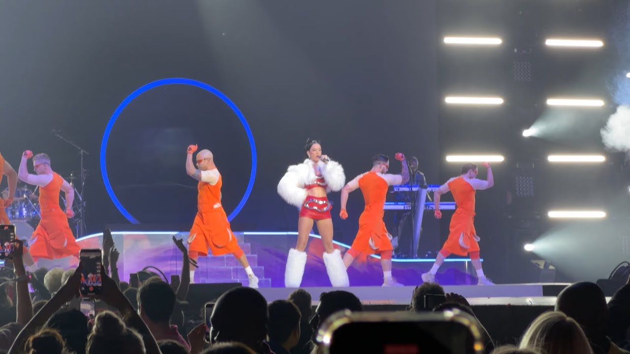 Katy Perry Jingle Bell Ball 2024 Intro/Woman’s World/California Gurls