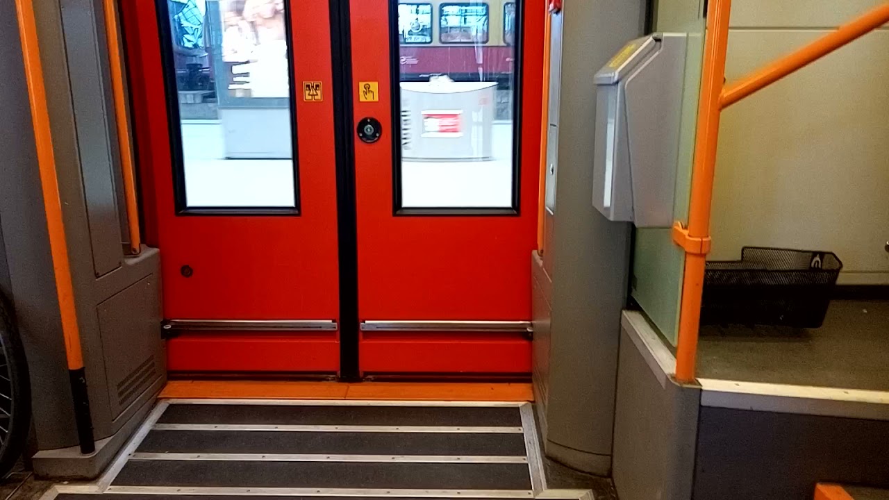 Züge in Berlin Friedrichstraße+Mitfahrt im RB21 bis Berlin Hbf in BR 442