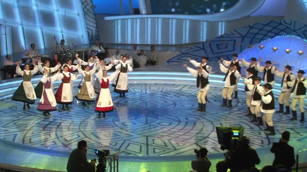Junii Sibiului la Dansez pentru Tine  dans Maghiar 2011.mpg