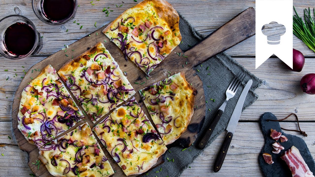 Elsässer Flammkuchen selber machen I Klassisches Rezept mit Zwiebeln und Speck | EDEKA