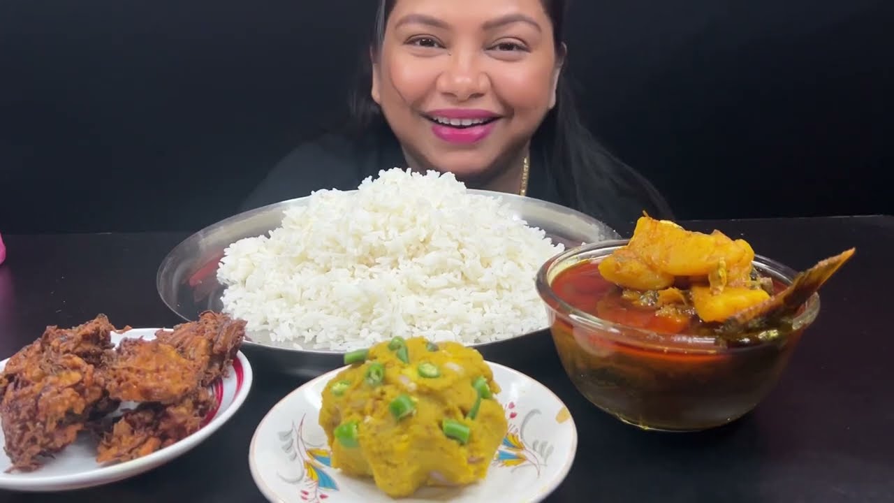 Bigbites, Comfort Lunch Menu, Eating Rice With Dal Makha, Badhakopir Pakora, Aar Fish Kalia।।
