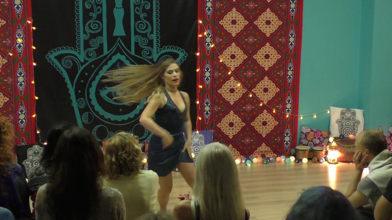 Dominika dancing Halawet Rooh in Hamsa Dance School