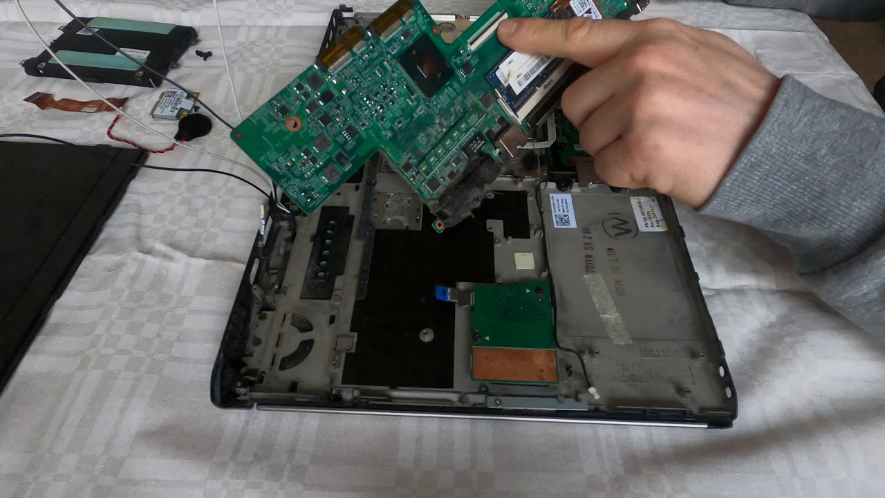 dell vostro v130 disassembly the fast way :) (e waste).