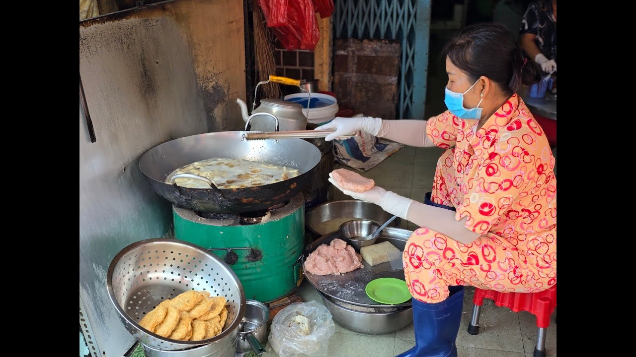 Lò chả cá thác lác nguyên chất lâu đời nhất Sài Gòn, 4 người làm không xuể