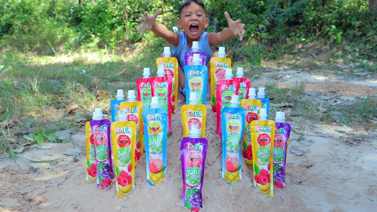 Survival skills: Little boy, AMAZING and useful mother with Jelly 