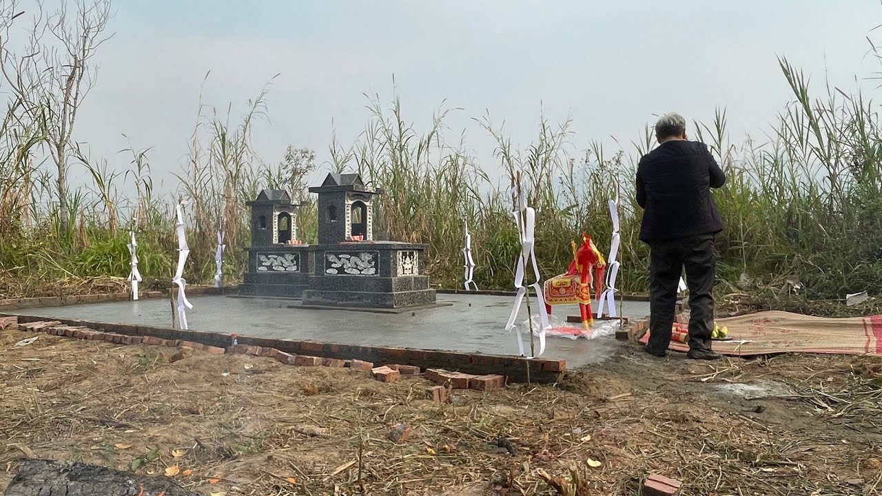 làm vacxin cho gà và xây mộ cho các cụ