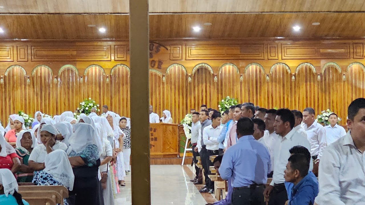 5: 30 AM  Momento en que llegaba el cuerpo  de mi H . Obispo G.l Gonzalo en la iglesia  de Luzon