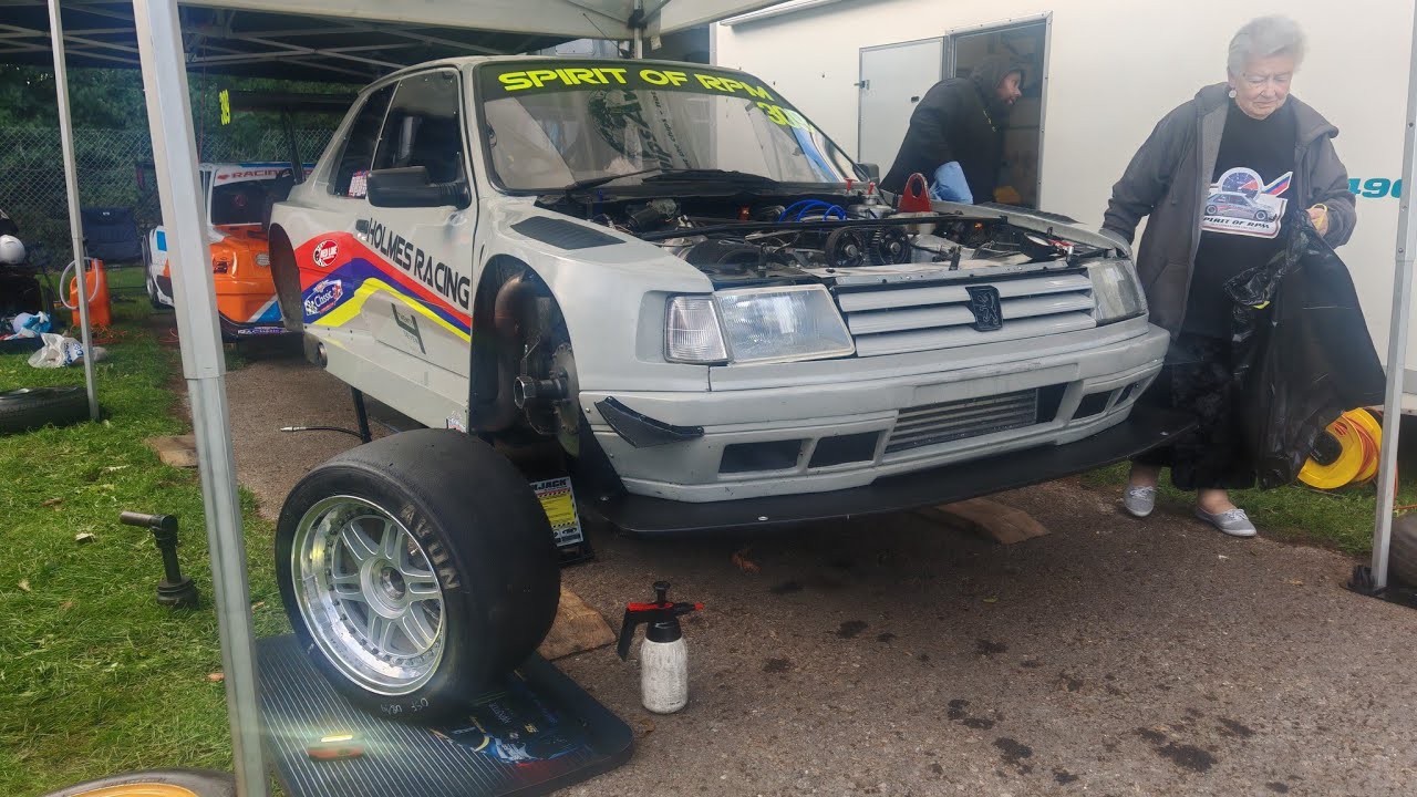 Классические мини-автомобили Castle Combe и многое другое!.. Peugeot 309 GTI thunder saloon часть...