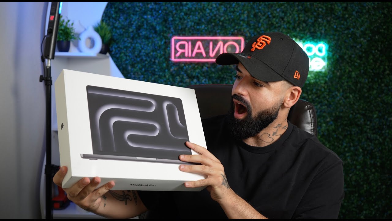 MacBook Pro M4 Pro Unboxing and Set Up!