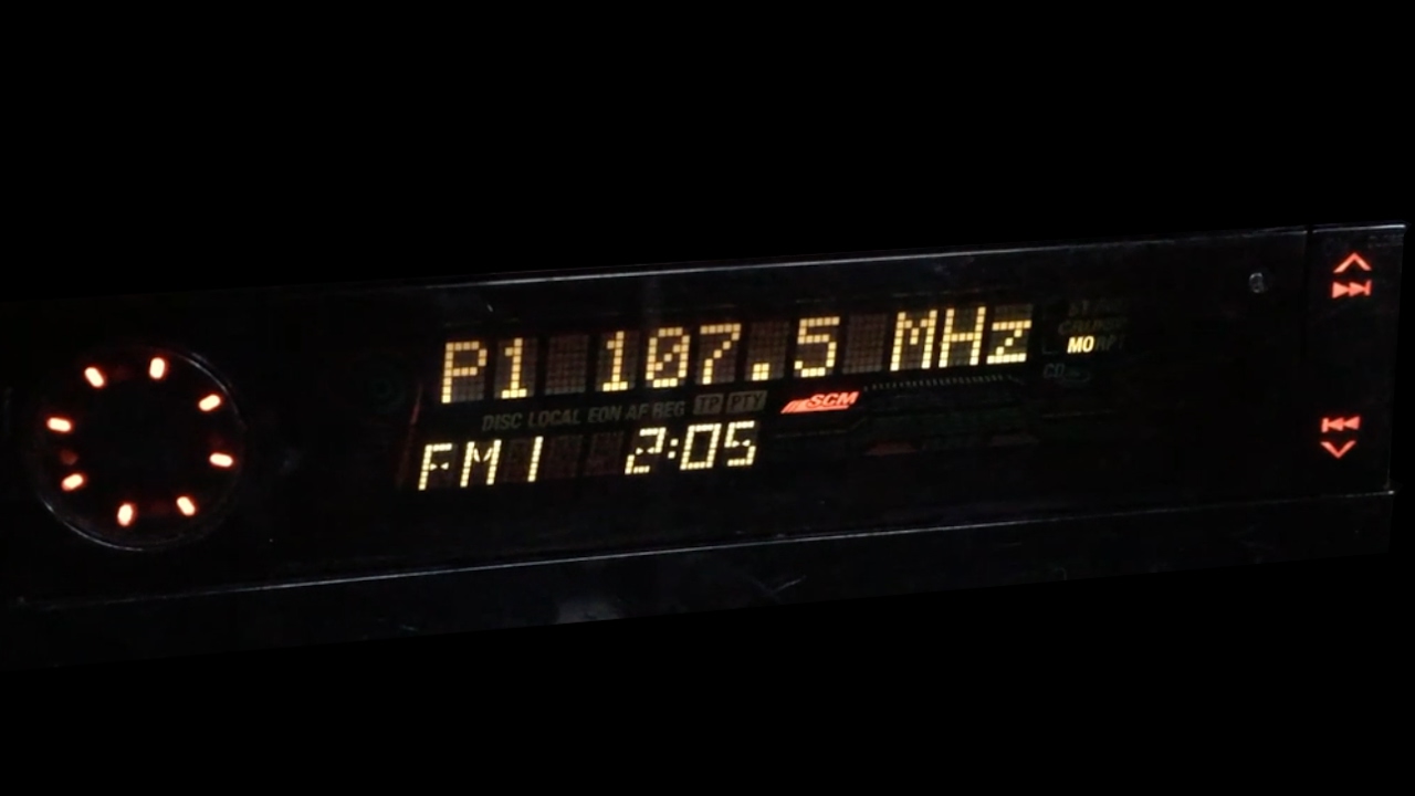 JVC KD-LX300 in operation (El Kameleon)