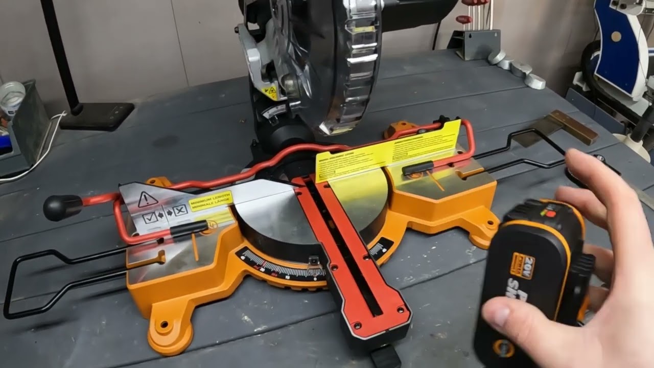 Освойте точные пропилы с помощью беспроводной торцовочной пилы WORX Nitro 216 мм