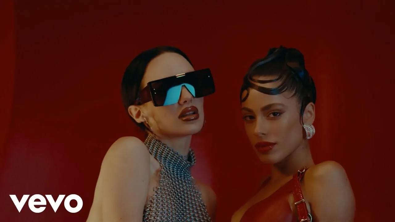 TINI, La Joaqui, Steve Aoki - Mu&ntilde;ecas (Official Video)