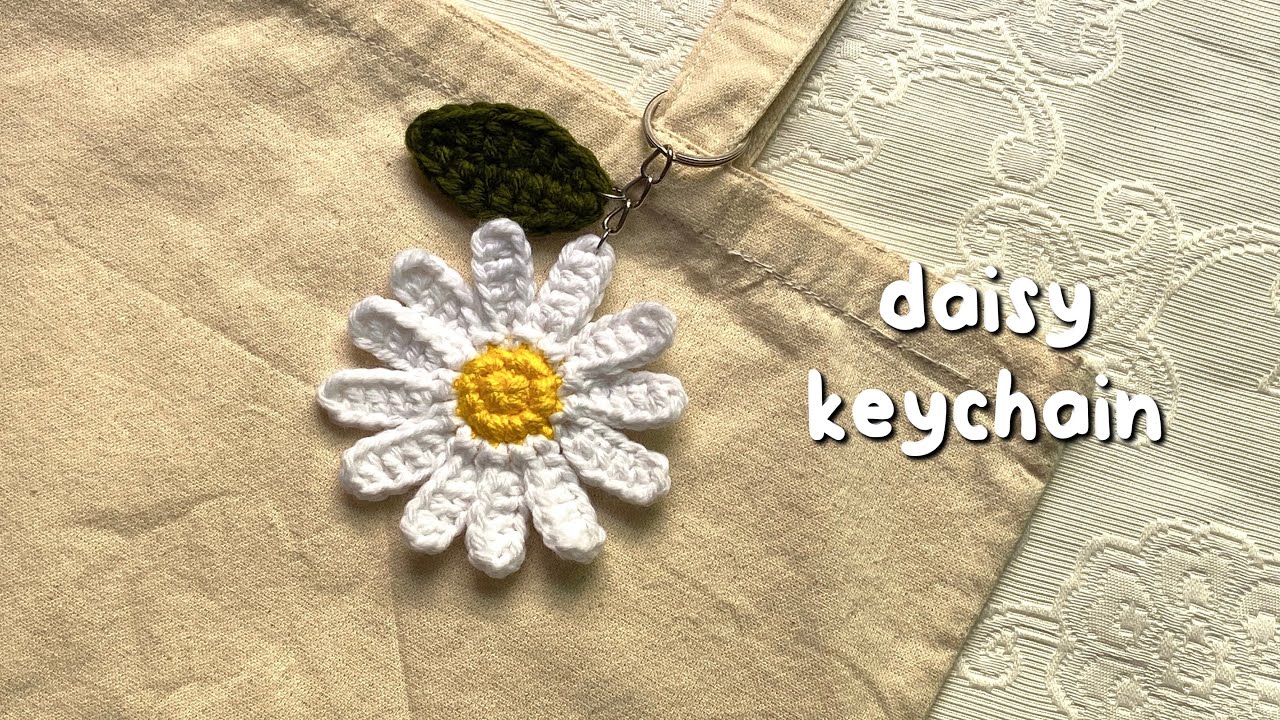 Crochet Daisy Flower Keychain Tutorial 🌼| Crochet Flower Keychain Daisy | Crochet Daisy Keychain