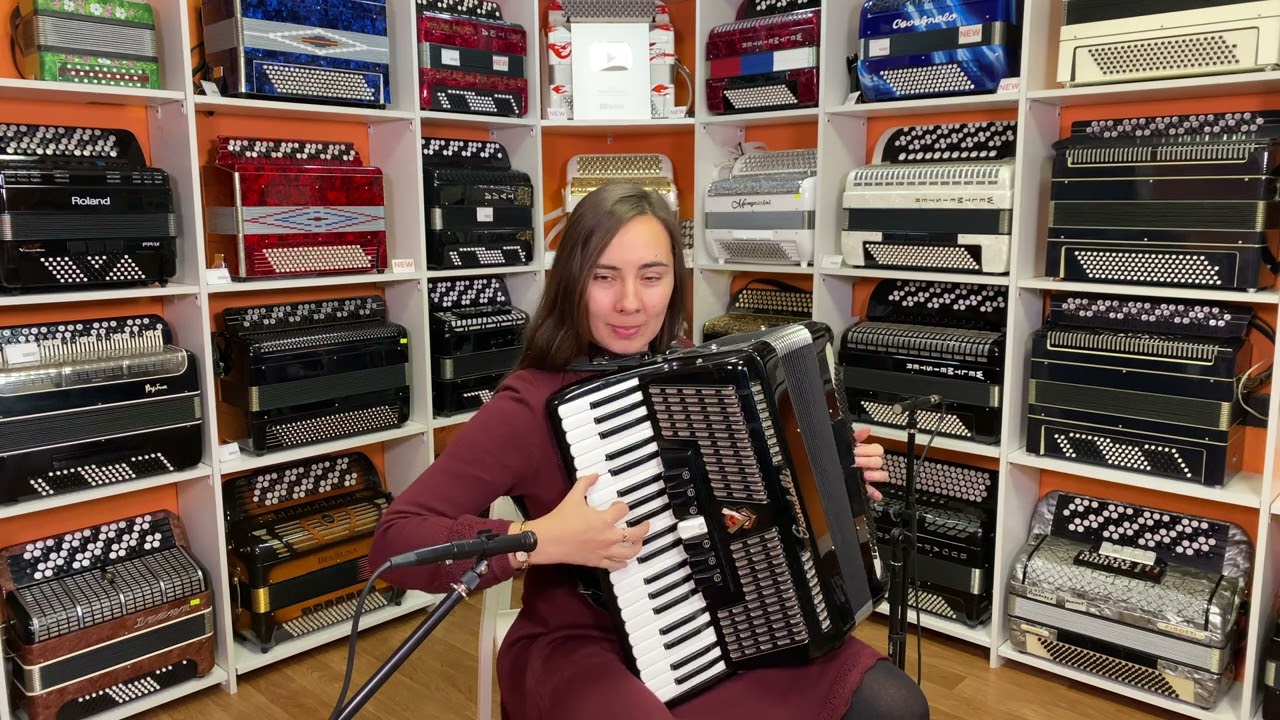 Аккордеон Скандалли (обзор) играет Елена Стенькина