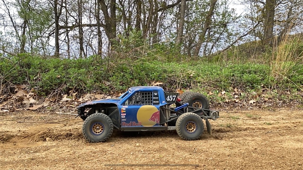 Traxxas UDR тестирует амортизаторы LX Bypass и комплект регулируемых амортизаторов