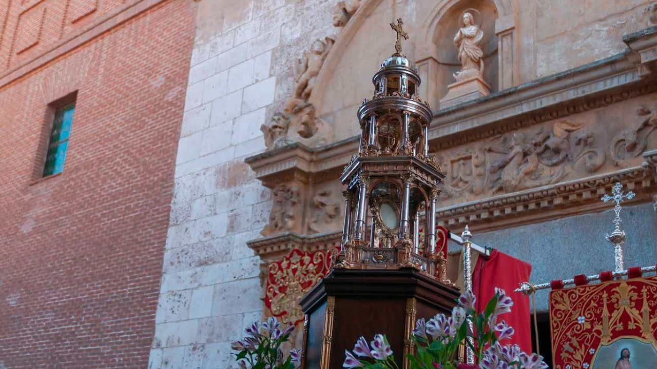Cientos de Alcalaínos volvieron a salir a la calle para venerar al Corpus Christi
