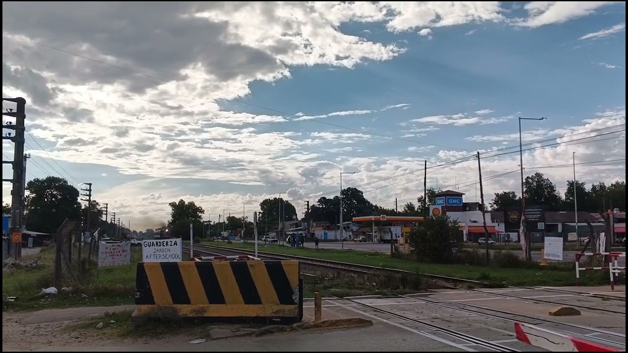 Línea Sarmiento - De regreso a casa!!! GR12 A630 fumancheando al 8 por PaN Corrientes