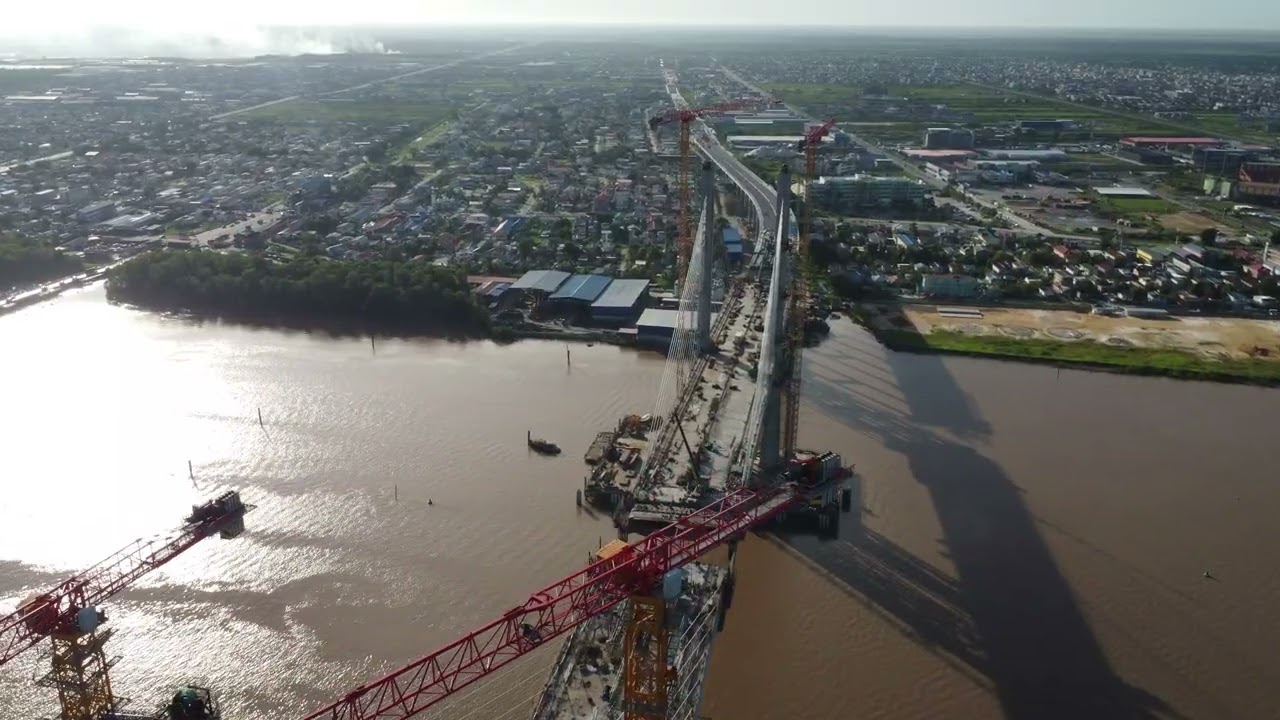 Progress  on the construction  of the New Demerara Harbour Bridge 