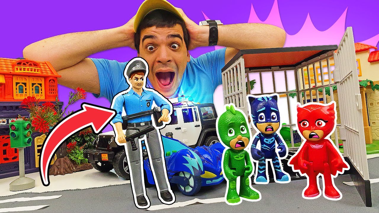 Supereroi giocattolo e la polizia. Video con giocattoli per bambini.