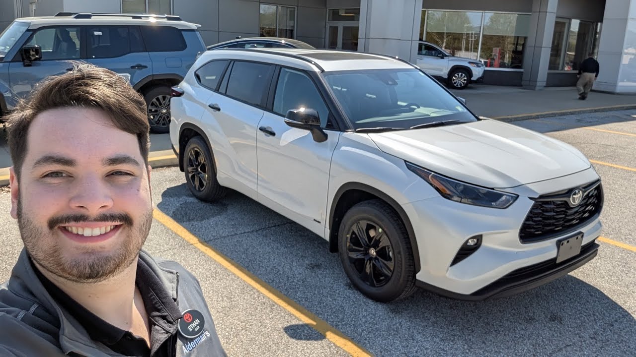 2025 Toyota Highlander Hybrid Nightshade Edition in Wind Chill Pearl