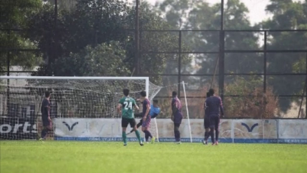Lee Nguyễn ghi si&ecirc;u phẩm v&agrave;o lưới B.B&igrave;nh Dương trong trận giao hữu b&iacute; mật chiều 26-2