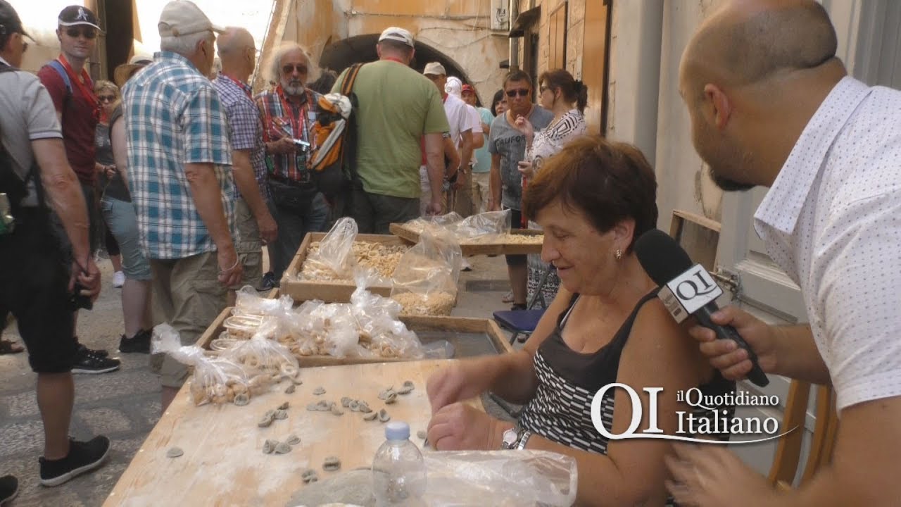 Barivecchia, nessuno tocchi le orecchiette abusive