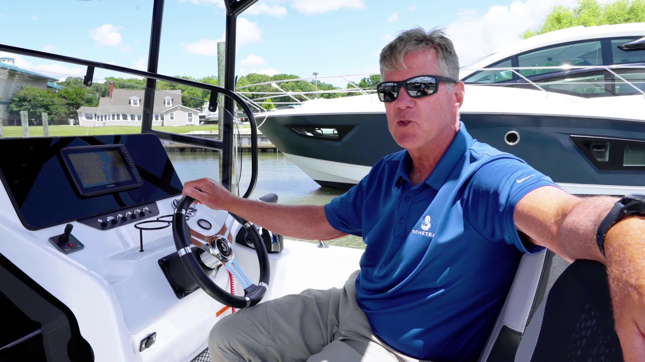 BENETEAU Flyer 8 SPACEdeck: Full Review & Walkthrough