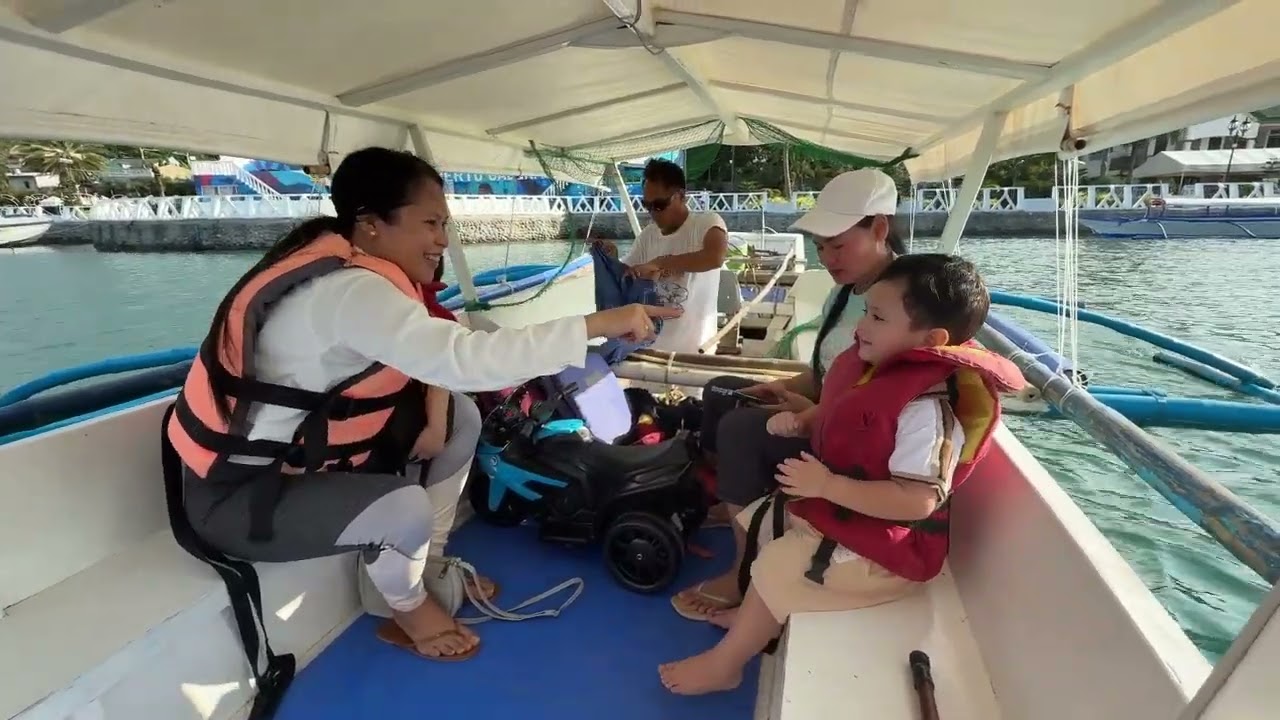 Family boat ride around Muelle Bay, Puerto Galera