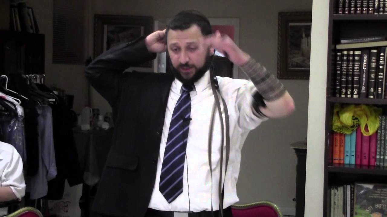 Power Up Thursdays - How to put on tefillin Sephardic way - Rabbi Uri Nahum