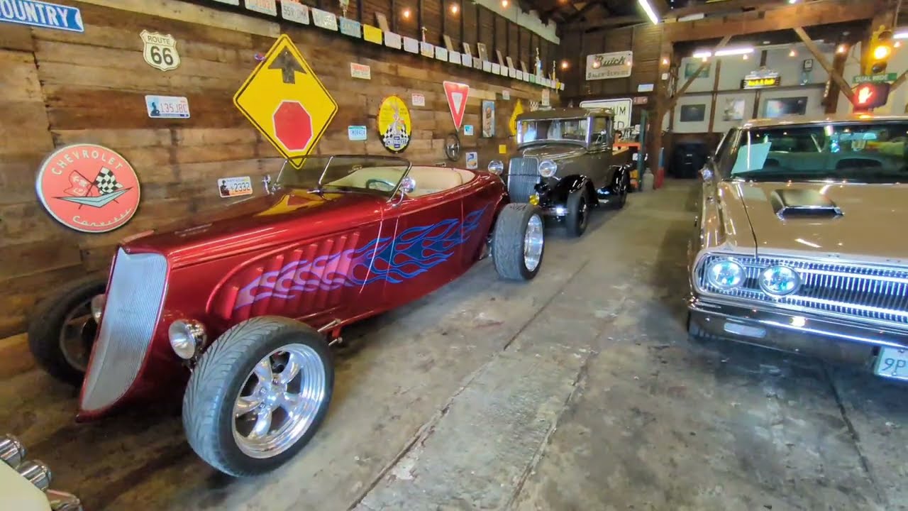 1933 Ford Roadster hot rod (Route 40 classics)