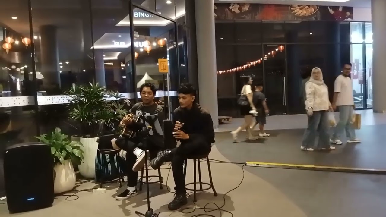 Acara live music menyanyi di d, colony Aming coffe gaia bumi raya city mall 