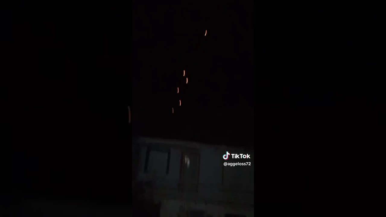 Μάνα δεν έφτασα ποτέ!Δεν είχα οξυγόνο...!!!Κι αν με αγαπάς ψάξε..!!Να βρεις τον κάθε δολοφόνο...!!!